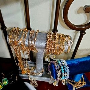 Custom handmade jewelry. Precious & semi precious stones and crystal.